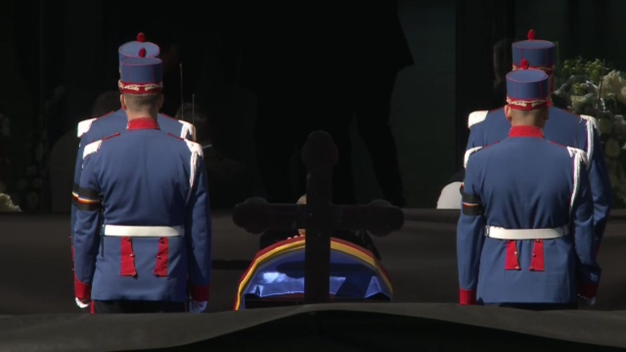 Legenda fotbalului românesc, Mircea Lucescu, s-a stins din viață marți seară, la vârsta de 80 de ani, lăsând în urmă o carieră impresionantă și un gol imens în inimile iubitorilor de sport