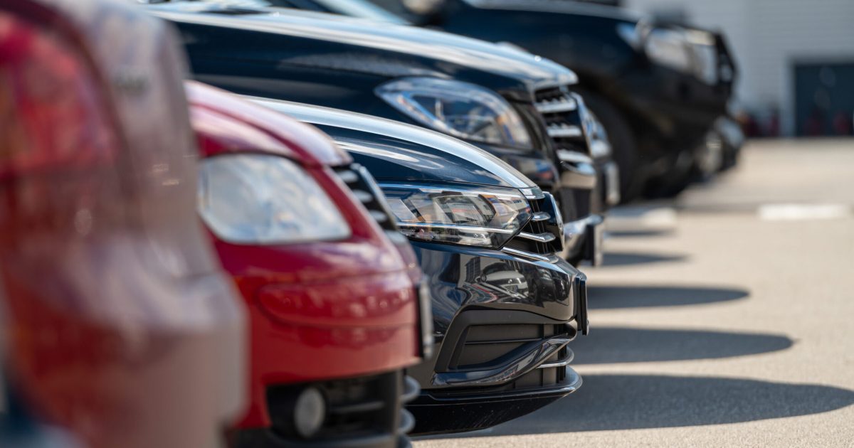 Scumpirea carburanților zguduie Europa: Vânzările de electrice, explozie în UE