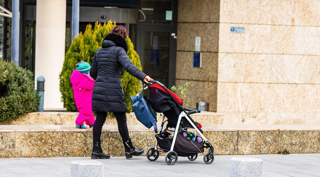 Jumătate dintre părinții români din străinătate, departe de paște