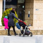 Jumătate dintre părinții români din străinătate, departe de paște