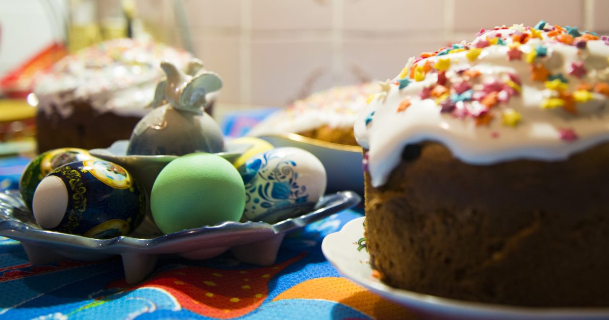 Românii aleg familia: 85% taie drastic din bugetele de cumpărături