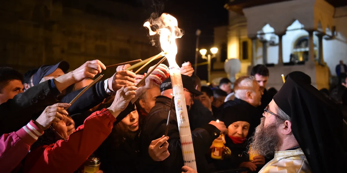 paste-noaptea-de-inviere-lumina-lumanari.jpg - NewsFactor