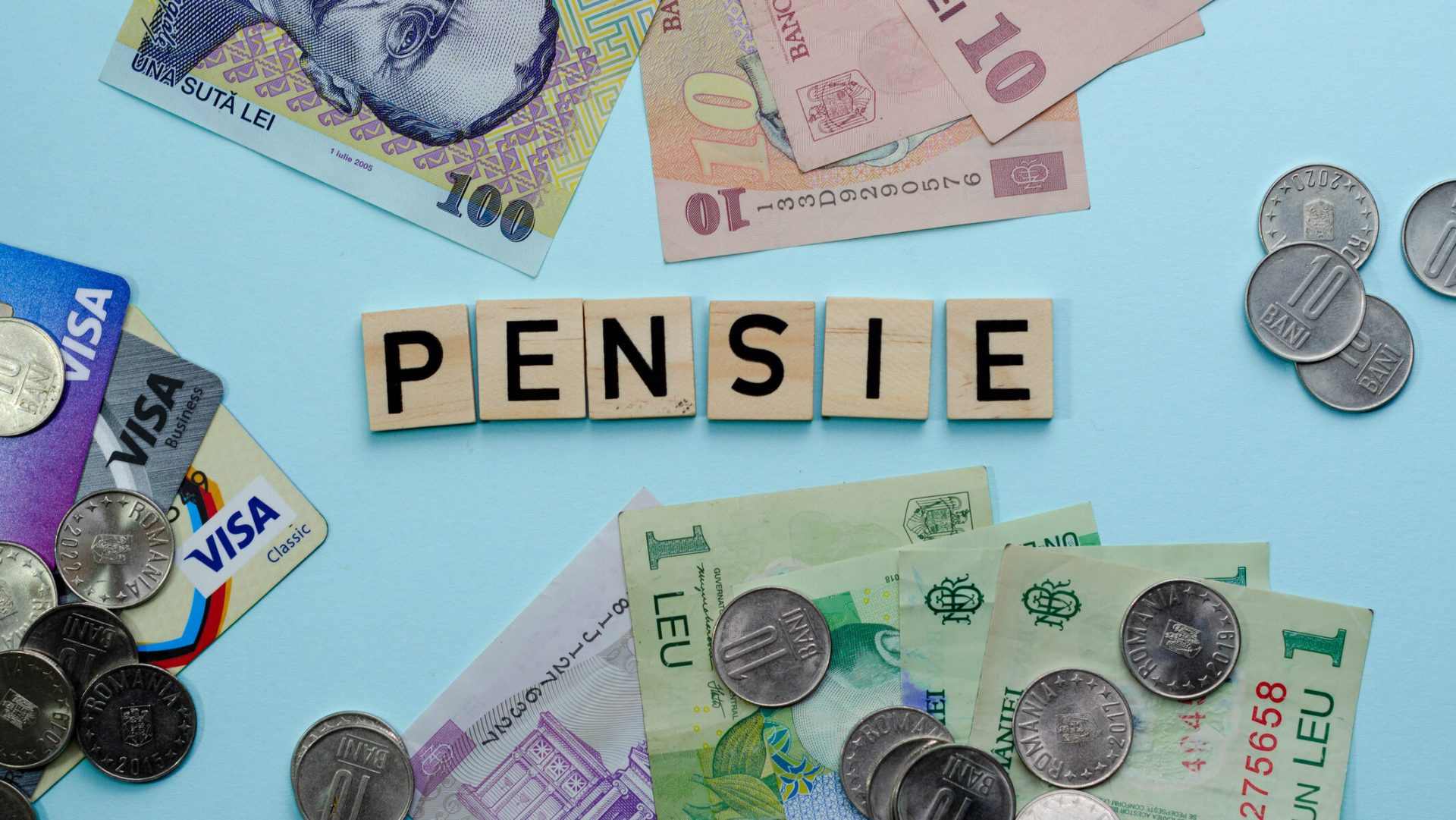 Recalcularea pensiilor 2026: Zeci de mii de dosare blocate. Când vin banii măriți?