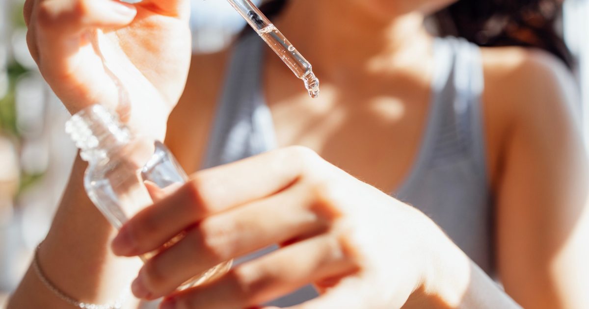 Peptidele, noua modă în wellness: Promisiuni grele, riscuri ascunse