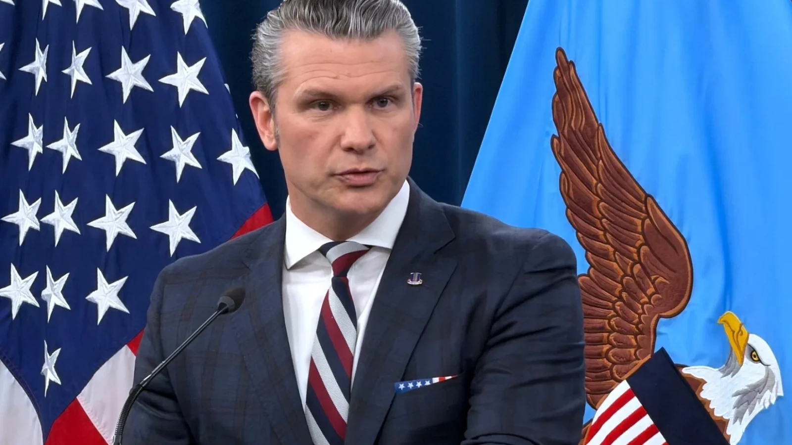 Secretarul Departamentului de Război al SUA, PETE HEGSETH, a dezvăluit detalii despre o misiune secretă de recuperare a unui pilot în Iran, subliniind determinarea forțelor americane de a-și proteja cetățenii