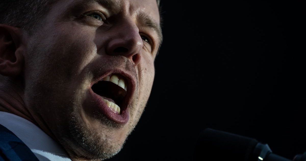 Simion, dans macabru pe morminte. UDMR, complice la atacul mincinos