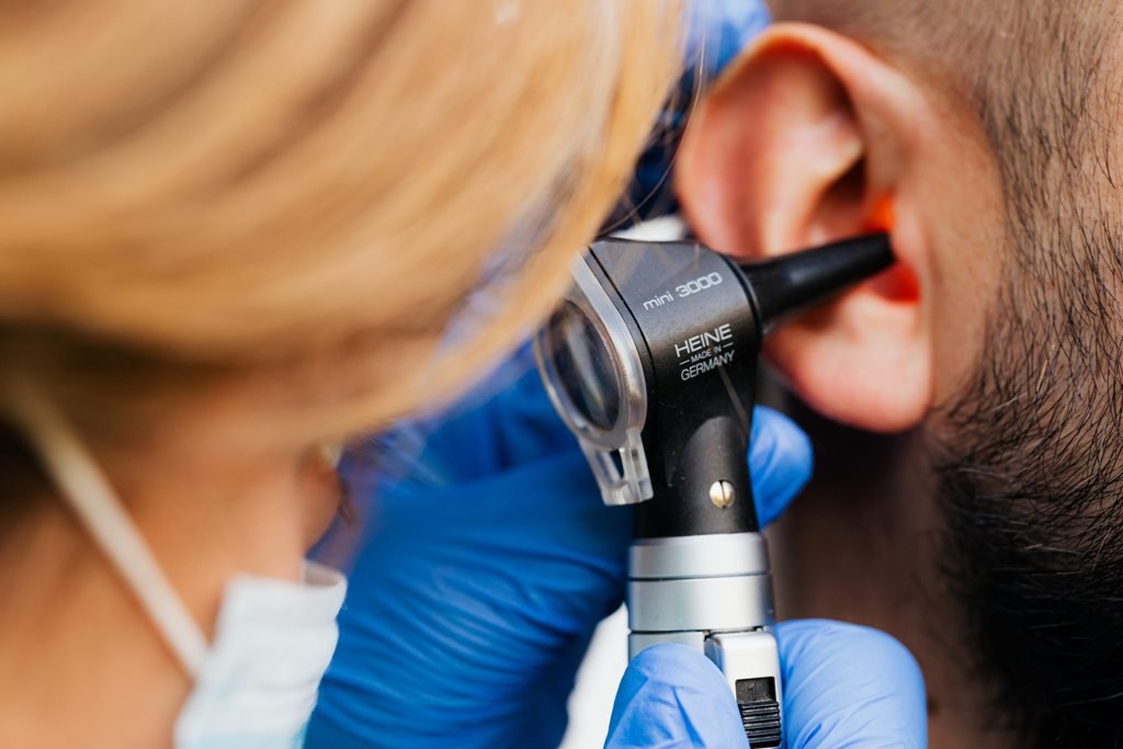 O singură injecție ar putea reda auzul: Studiu promițător pentru persoanele cu surditate genetică Un studiu recent, publicat în revista Nature Medicine, aduce speranțe importante pentru persoanele născute cu surditate genetică
