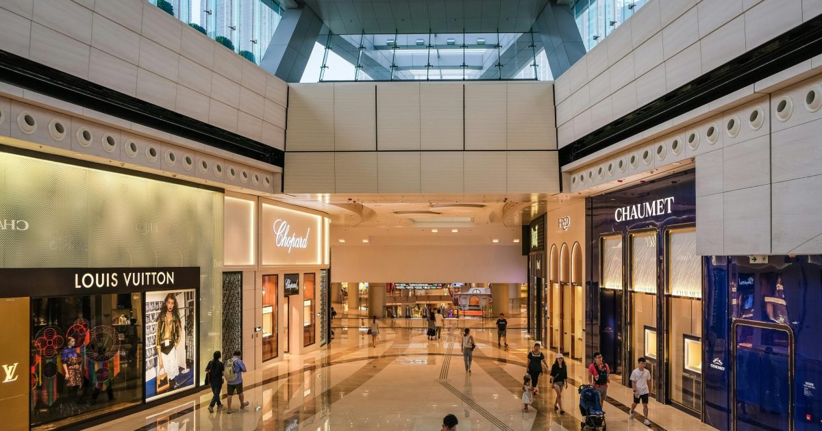 Războiul SUA-Iran: Donald Trump lovește puternic industria modei