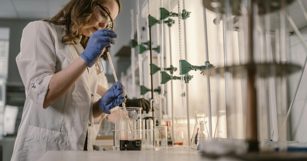 CE alocă 400 milioane € cercetătorilor postdoctorali din Europa
