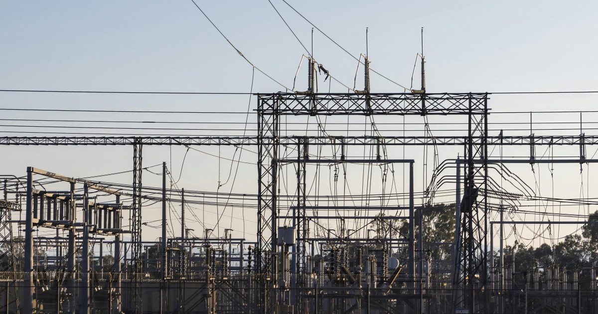 BEI și Commerzbank investesc 2 miliarde de euro în rețele electrice europene