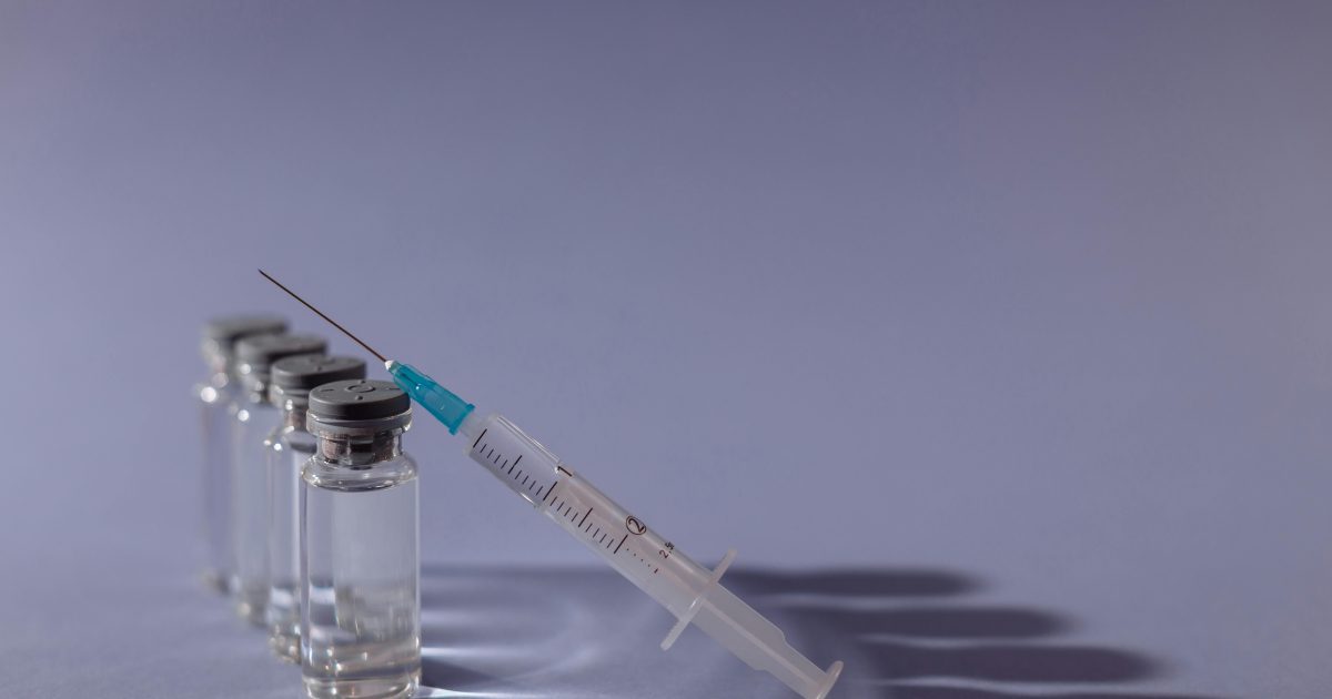 Europa: Vaccinarea avansează, rujeola și tusea convulsivă pun presiune