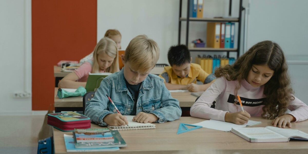 Burse înainte de Paște? Răspunsul clar care îi va dezamăgi pe elevi