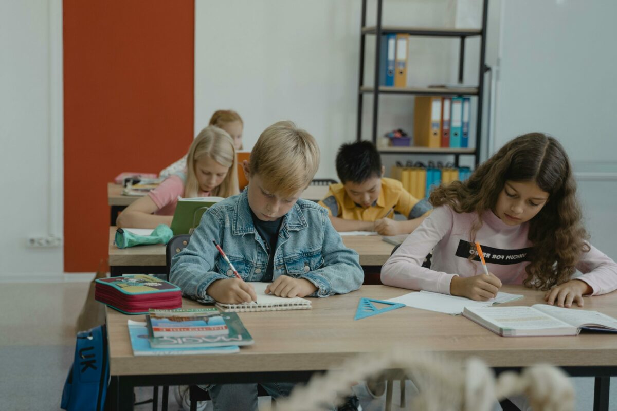 Elevii nu vor primi bursele școlare înainte de Paște Elevii din România nu vor beneficia de o plată anticipată a burselor școlare în luna aprilie, chiar dacă sărbătorile pascale se apropie