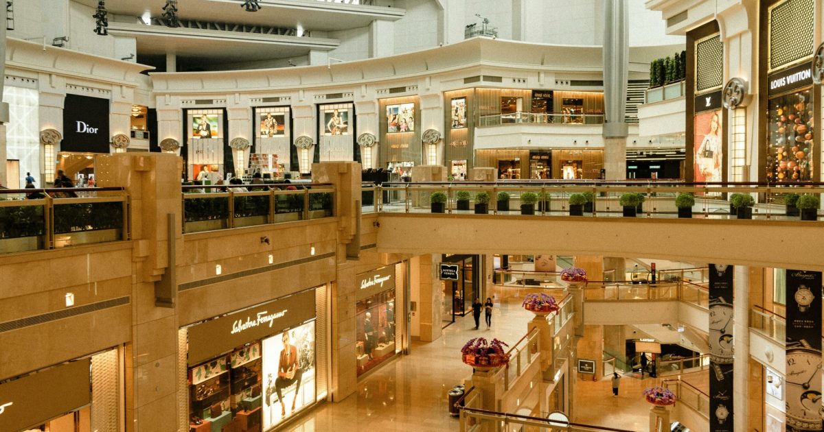 Mall-ul DESCHIS de Paște: Unde poți merge la cumpărături în București