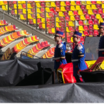 Bolojan, ultimul omagiu pentru Lucescu, pe Arena Națională. Politicieni, la catafalc