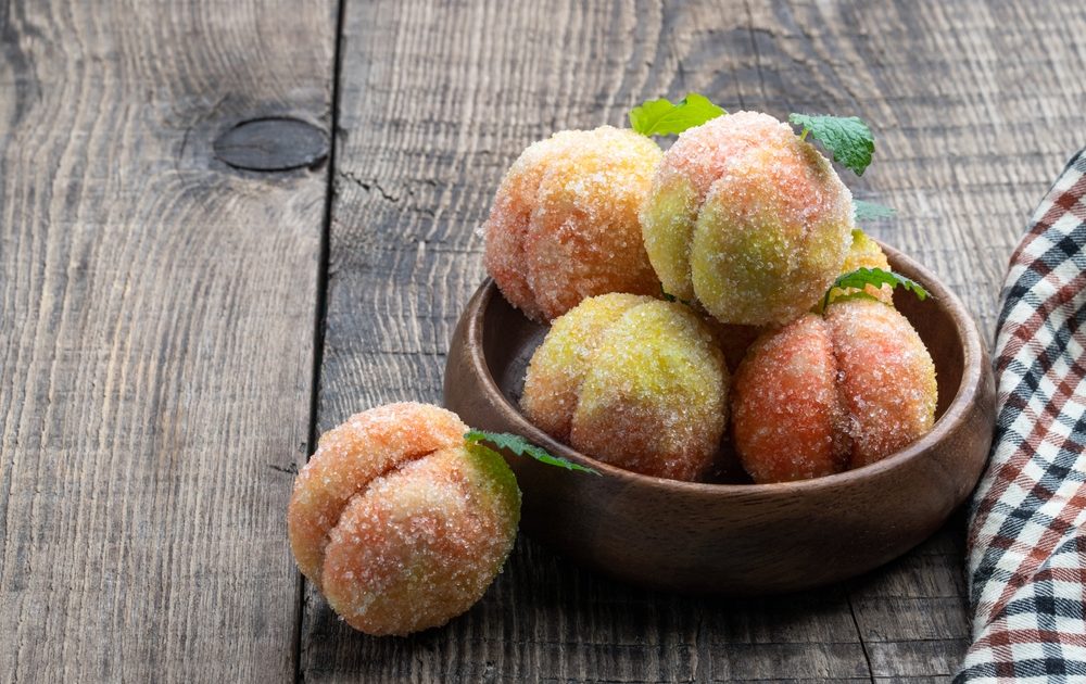 Piersici umplute, gustul copilăriei: Rețeta bunicii pentru un desert perfect