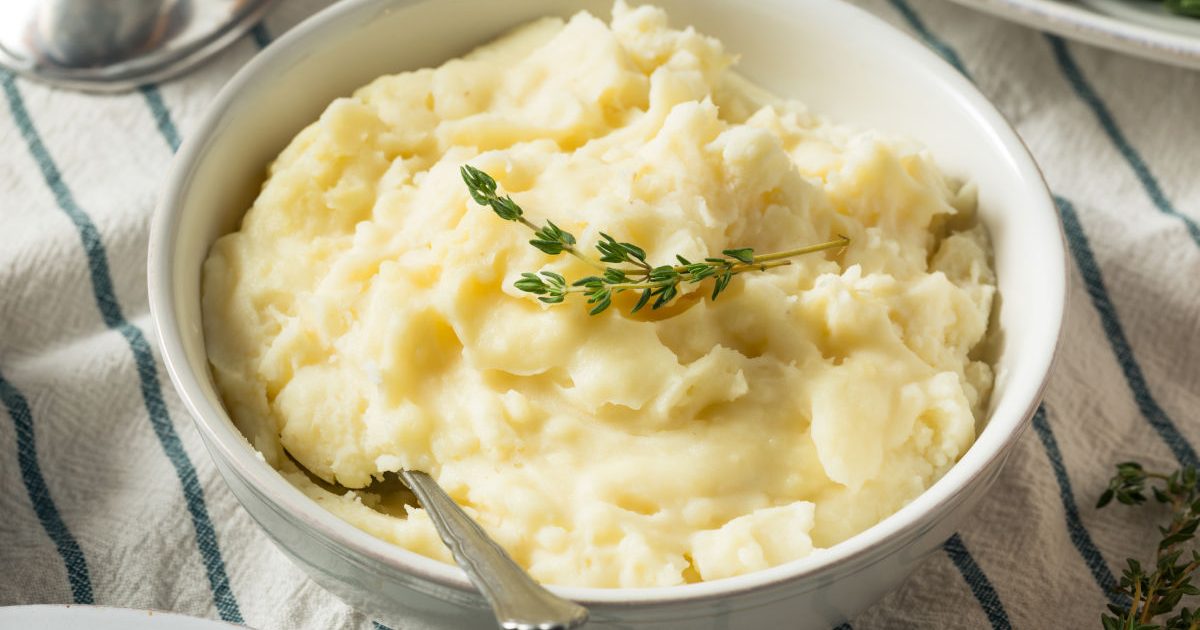 Păi, nu-ți vine să crezi! Secretul piureului pufos: Un singur ingredient!