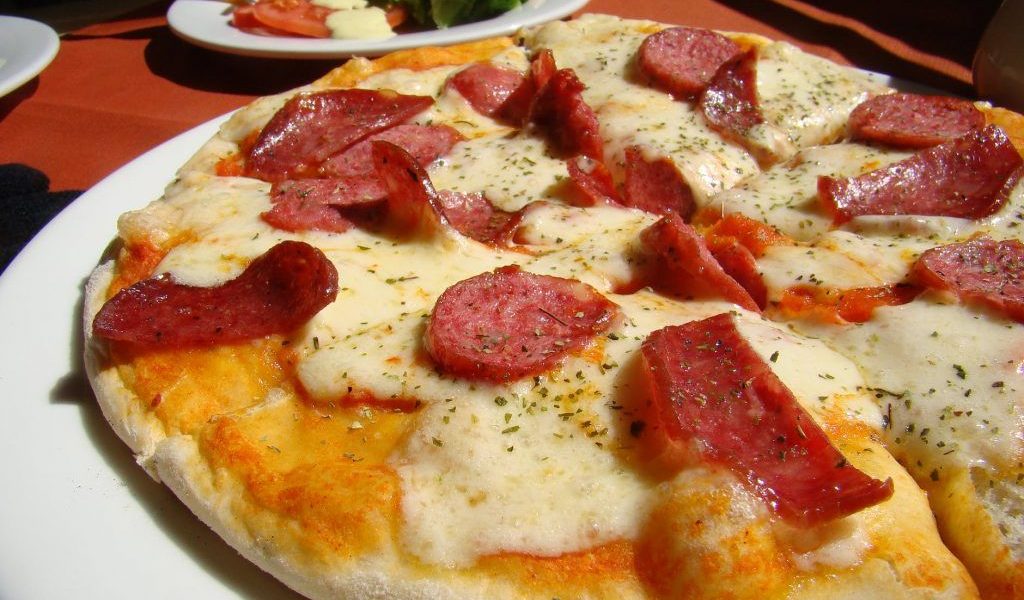 pizza-cu-salam-1024x682.jpeg - NewsFactor