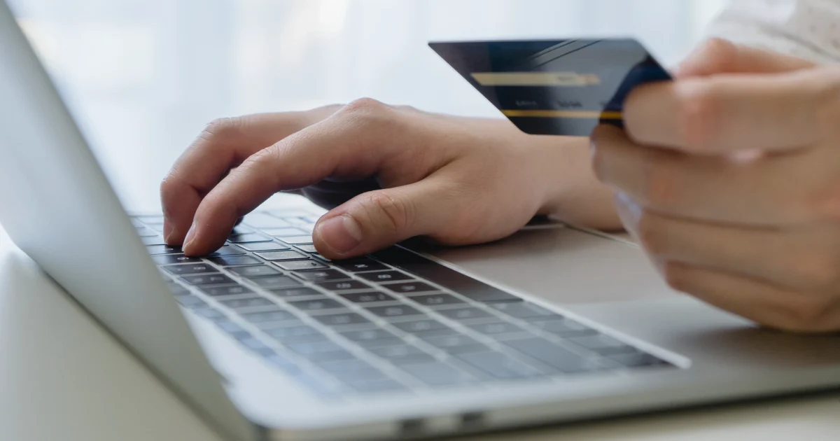 Ai plătit online, dar n-ai primit produsul? Cum îți recuperezi banii