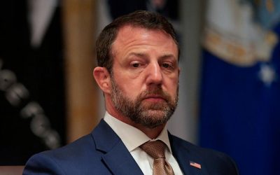 Noul guvernator, pus la zid: Critici dure pentru înlocuitorul lui Kristi Noem