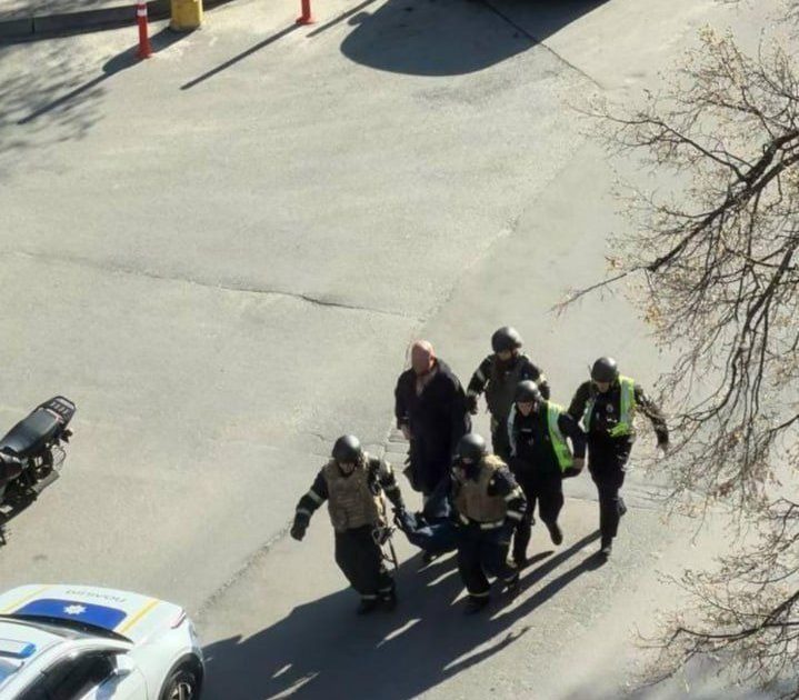 Anchetă la Kiev: Polițiști fricoși fug de gloanțe, abandonează civilii