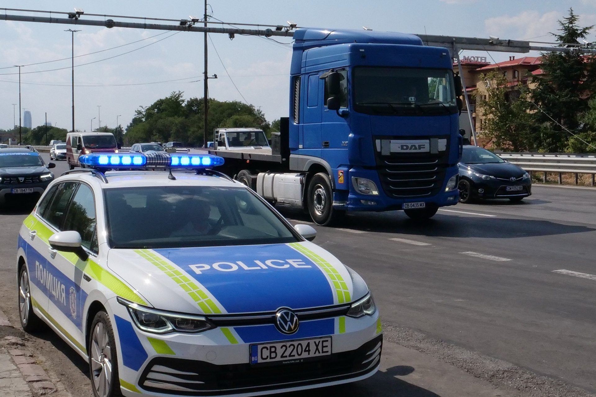Șofer bulgar, prins la volan cu o alcoolemie record și sub influența cocainei, avea un istoric bogat de încălcări rutiere Un bărbat în vârstă de 39 de ani a fost reținut de poliție pe autostrada Struma din Bulgaria, în apropiere de Sofia, după ce a fost depistat conducând sub influența alcoolului și a cocainei