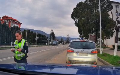 Polițistă din Târgu Ocna, scandal cu șofer nevinovat: „Ai trecut pe galben!”