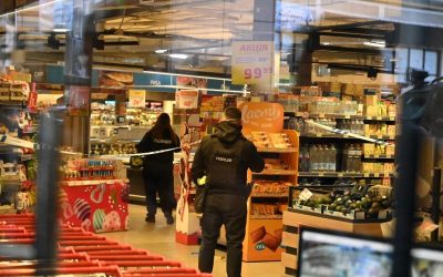 Incendiu, apoi foc pe stradă: Un atacator a terorizat orașul