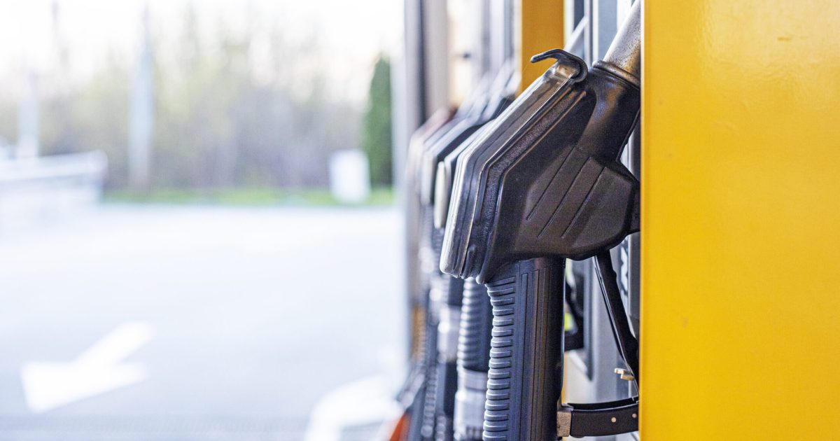 Prețuri carburanți: Cât costă un plin de motorină în România joi? Scăderi