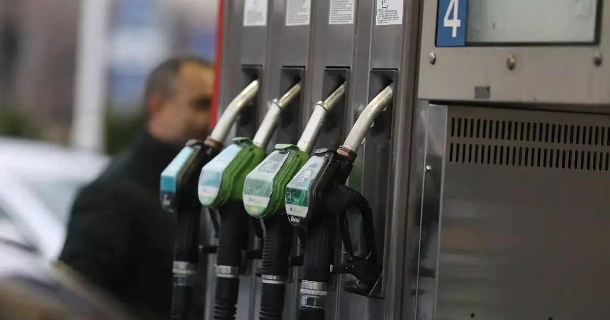 Benzina și motorina, 20 aprilie 2026: Cât plătim la pompă? Criza de kerosen ne dă peste cap