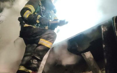 Incendiu devastator la Galați: Pompierii au găsit o victimă, luptă continuă