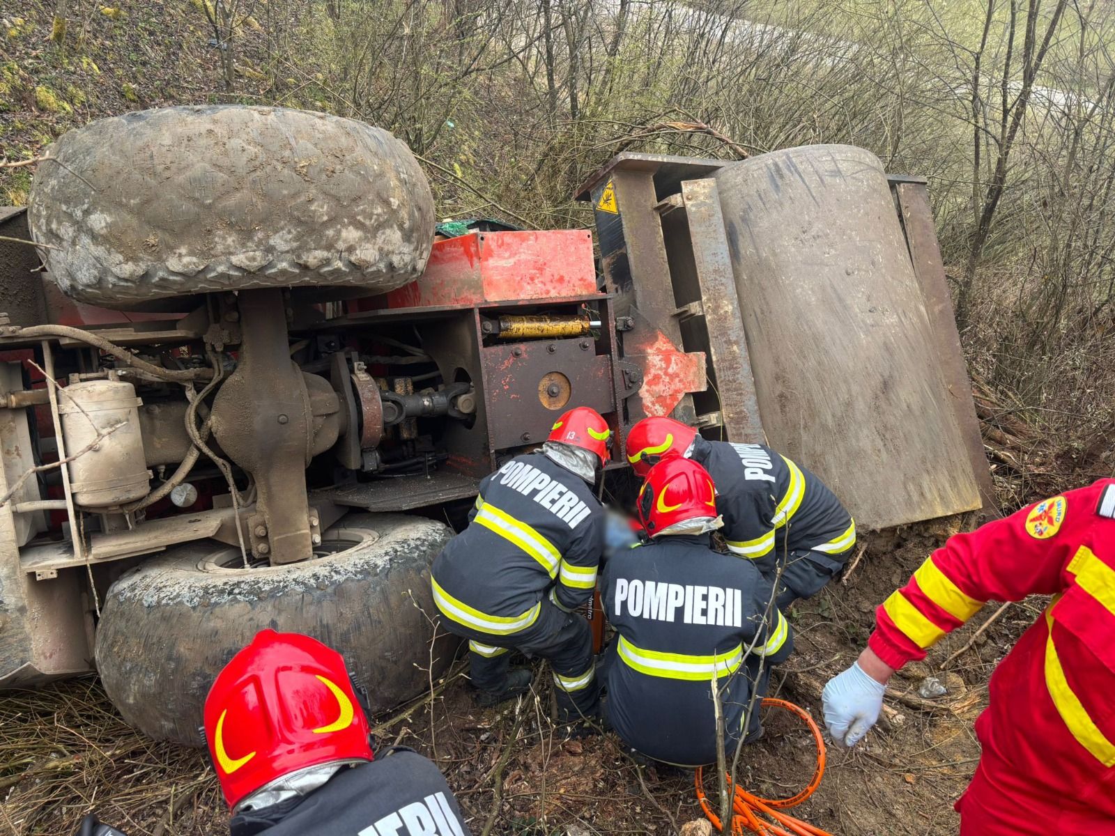 Un muncitor și-a pierdut viața într-un accident de muncă petrecut joi dimineață în apropierea barajului Leș, județul Bihor