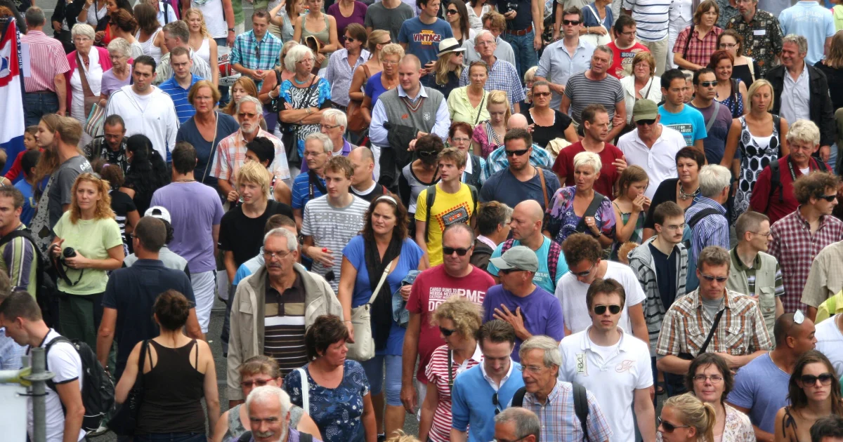 România se golește: Scădere alarmantă de populație, peste 16% în 25 de ani