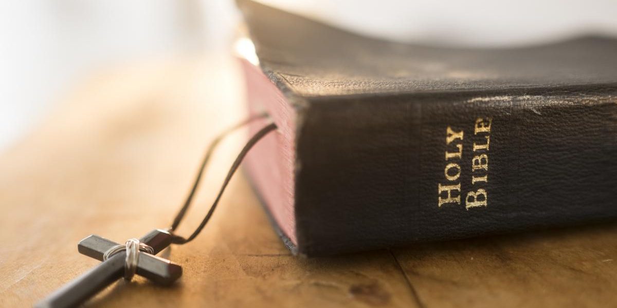 povestea-incredibila-a-tanarului-farmacist-care-colectioneaza-biblii-de-lux-1058652.webp.webp - NewsFactor