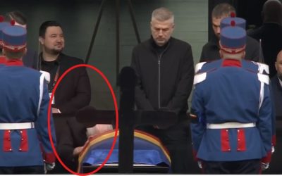 Anghel Iordănescu, îngenuncheat emoționat la căpătâiul lui Mircea Lucescu. Video