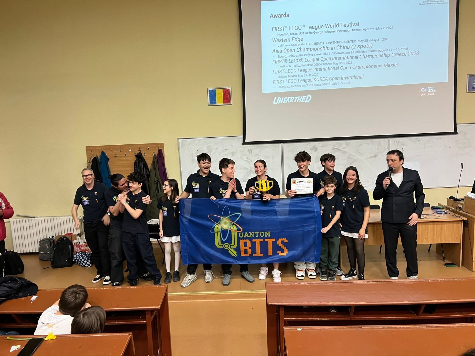 Elevii români cuceresc competițiile de robotică: Aplicația „Stratum” digitalizează arheologia și duce o echipă la Campionatul Mondial din Houston O echipă de elevi de liceu și gimnaziu din România a creat o aplicație inovatoare, denumită „Stratum”, care digitalizează uneltele folosite de arheologi în siturile arheologice