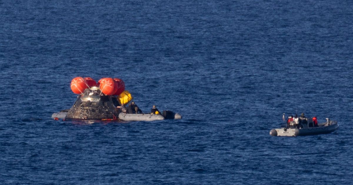 Astronautii ARTEMIS 2, primul contact cu Pământul: Ce-i așteaptă după LUNA