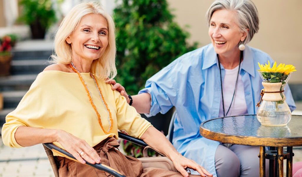 O discuție banală scade cortizolul la femei. Cum ajută descărcarea emoțională