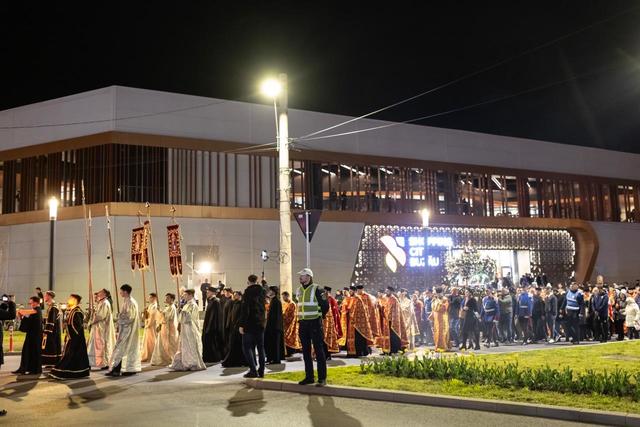 Aproximativ 3.000 de credincioși, la procesiunea cu Sfântul Epitaf în Buzău