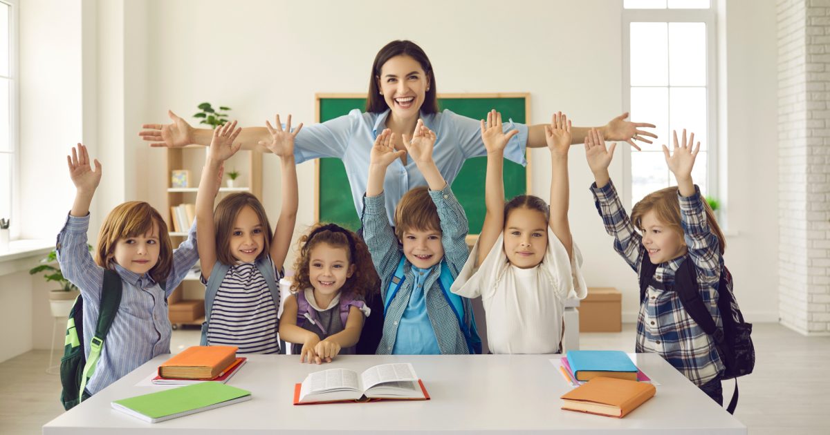 Debut de profesor, salariu de casier: România sfidează legea în educație