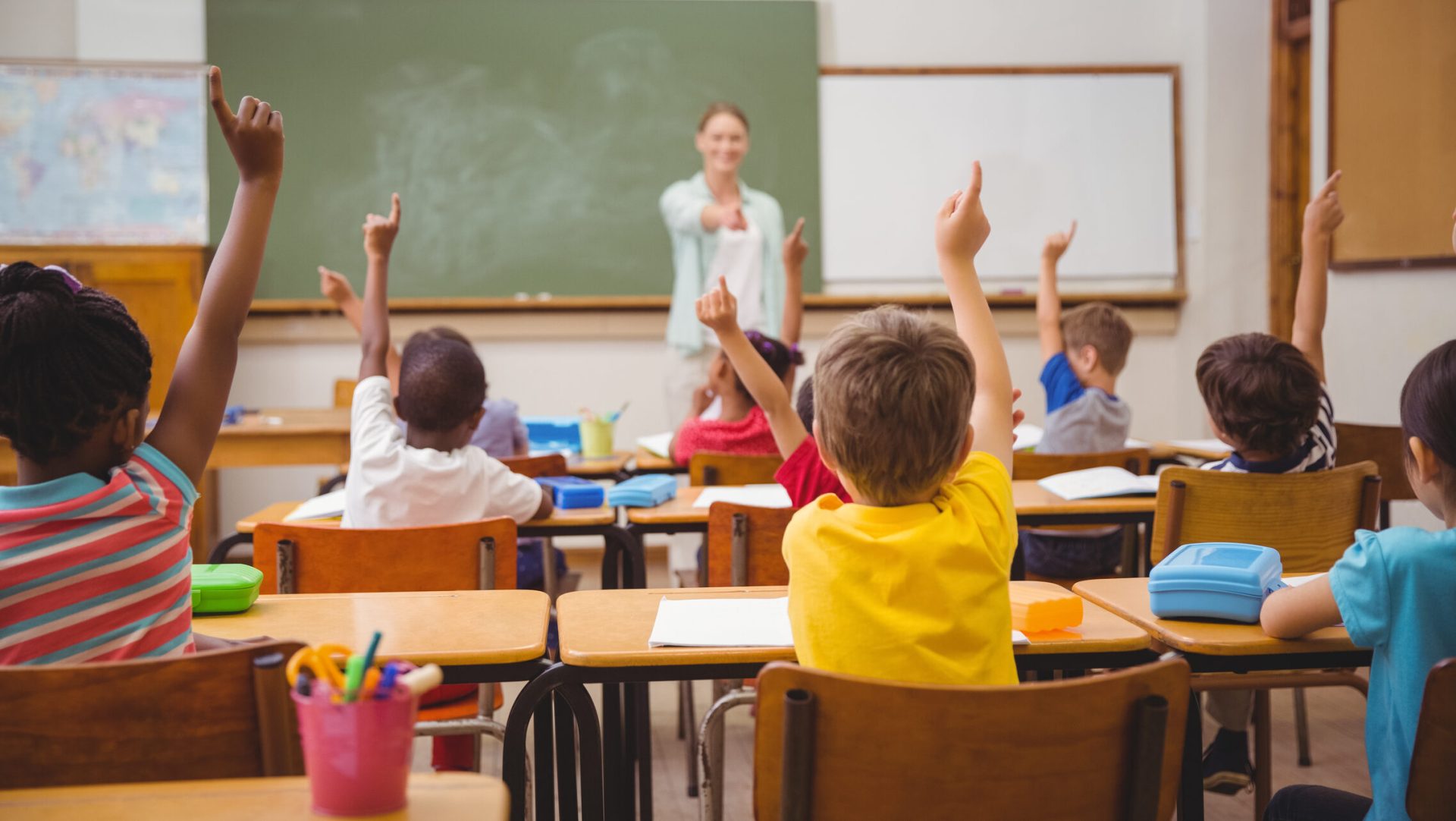 Bursa de 1.000 de lei pentru elevii merituoși din medii defavorizate: Academia Română lansează un program de sprijin București – Elevii cu rezultate școlare deosebite, dar proveniți din medii defavorizate, vor putea beneficia de burse lunare de 1.000 de lei începând cu anul școlar 2026-2027