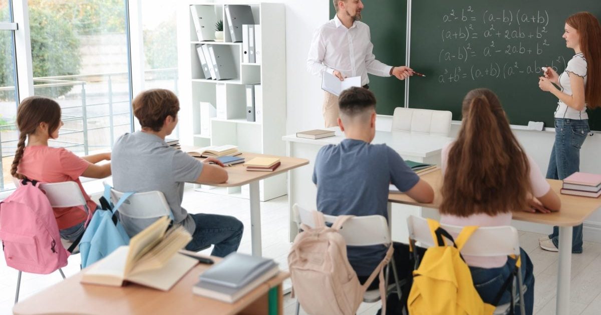 Guvernul dă undă verde angajărilor în școli: Ce se întâmplă cu Titularizarea 2026