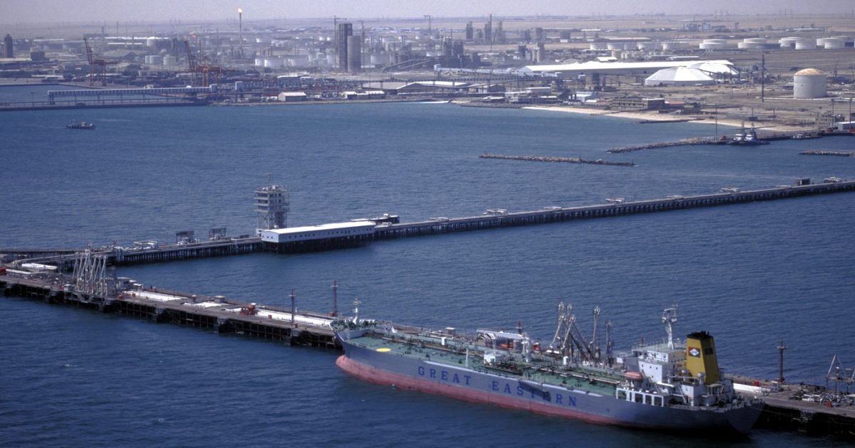 Petrolul, între 97 și 130 de dolari: Care este prețul real pe piață?