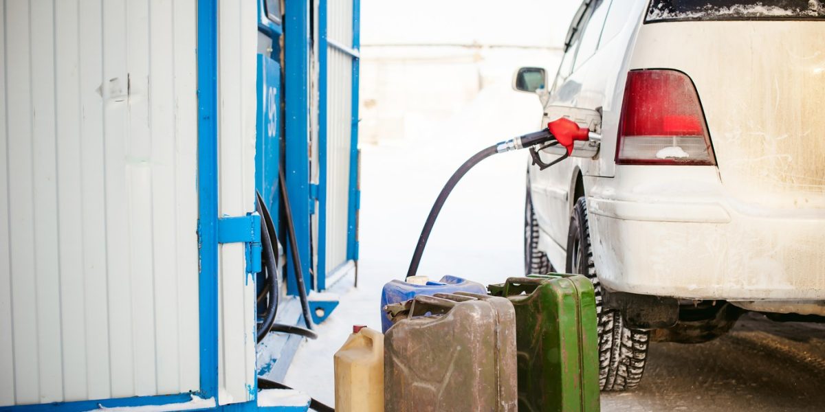 Benzinăria, reguli noi: Ai voie să umpli canistra? Ce trebuie să știe șoferii din România