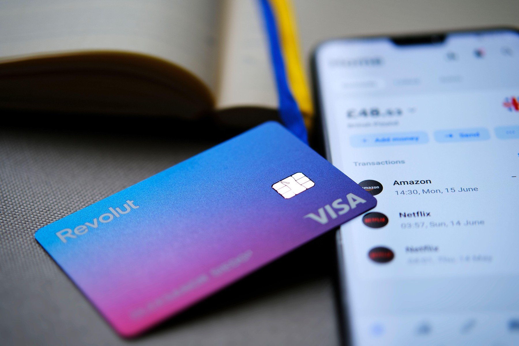 Revolut amendată în Italia pentru practici înșelătoare privind investițiile Autoritatea Italiană pentru Concurență (AGCM) a amendat compania Revolut cu 11,5 milioane de euro pentru prezentarea de informații înșelătoare despre comisioanele și condițiile produselor sale de investiții