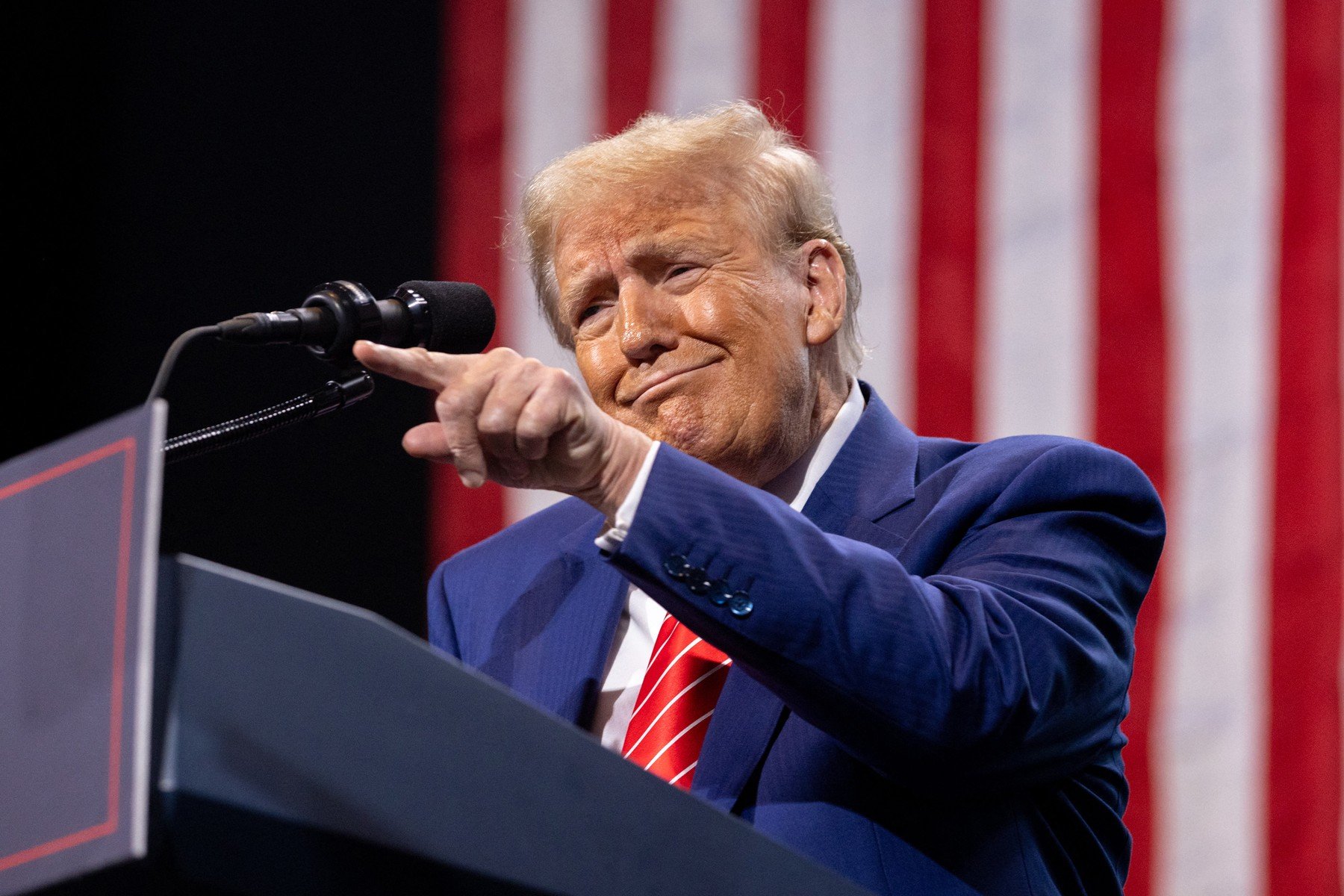 Operațiune de salvare spectaculoasă în Iran: Un pilot american, recuperat după doborârea avionului Fostul președinte american, Donald Trump, a susținut o conferință de presă în care a detaliat o operațiune militară de recuperare a unui pilot al unui avion de tip F15 doborât în Iran