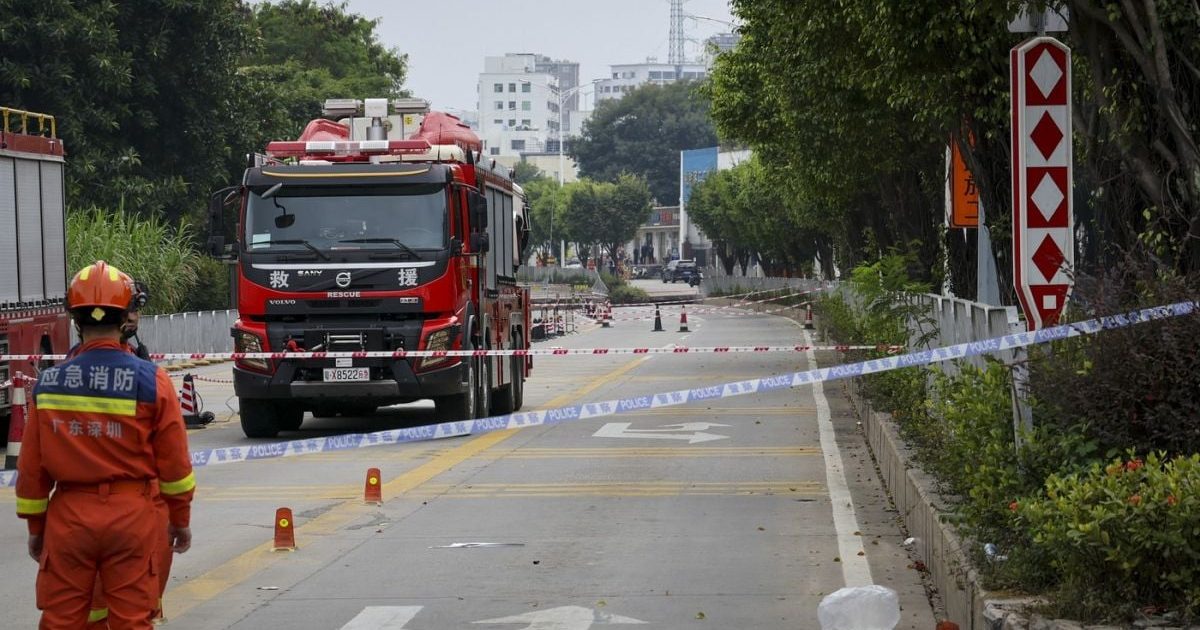 Incendiu violent într-o parcare supraetajată: Mașini distruse în totalitate