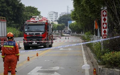 Incendiu violent într-o parcare supraetajată: Mașini distruse în totalitate