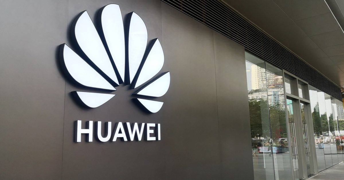 Huawei dă lovitura: Noul telefon pliabil le lasă-n urmă pe Apple și Samsung