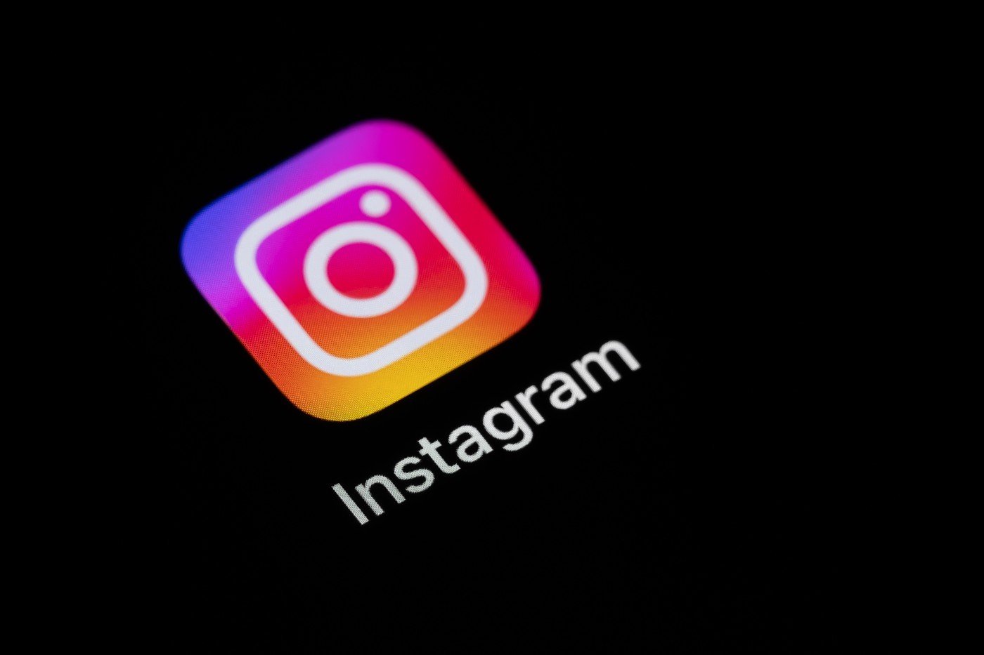 Instagram intră în era abonamentelor: Meta testează un plan premium cu funcții exclusiviste Meta, compania mamă a Instagram, testează un abonament plătit pentru aplicația de socializare, conform informațiilor publicate de TechCrunch